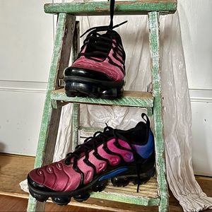 Nike Air VaporMax Plus women's sneakers, multicolor (red violet blue) - size 10